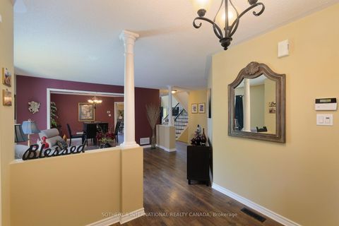 Photo 5 at 52 Monteith Crescent, Maple, Vaughan