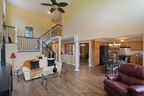 Photo 11 at 52 Monteith Crescent, Maple, Vaughan