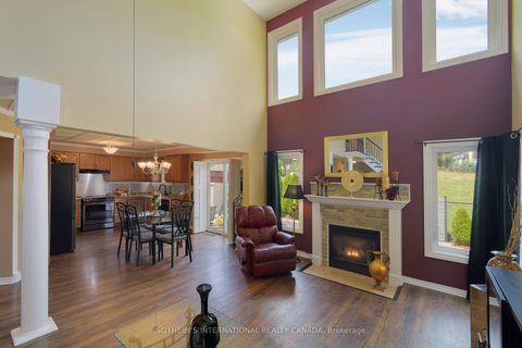 Photo 14 at 52 Monteith Crescent, Maple, Vaughan