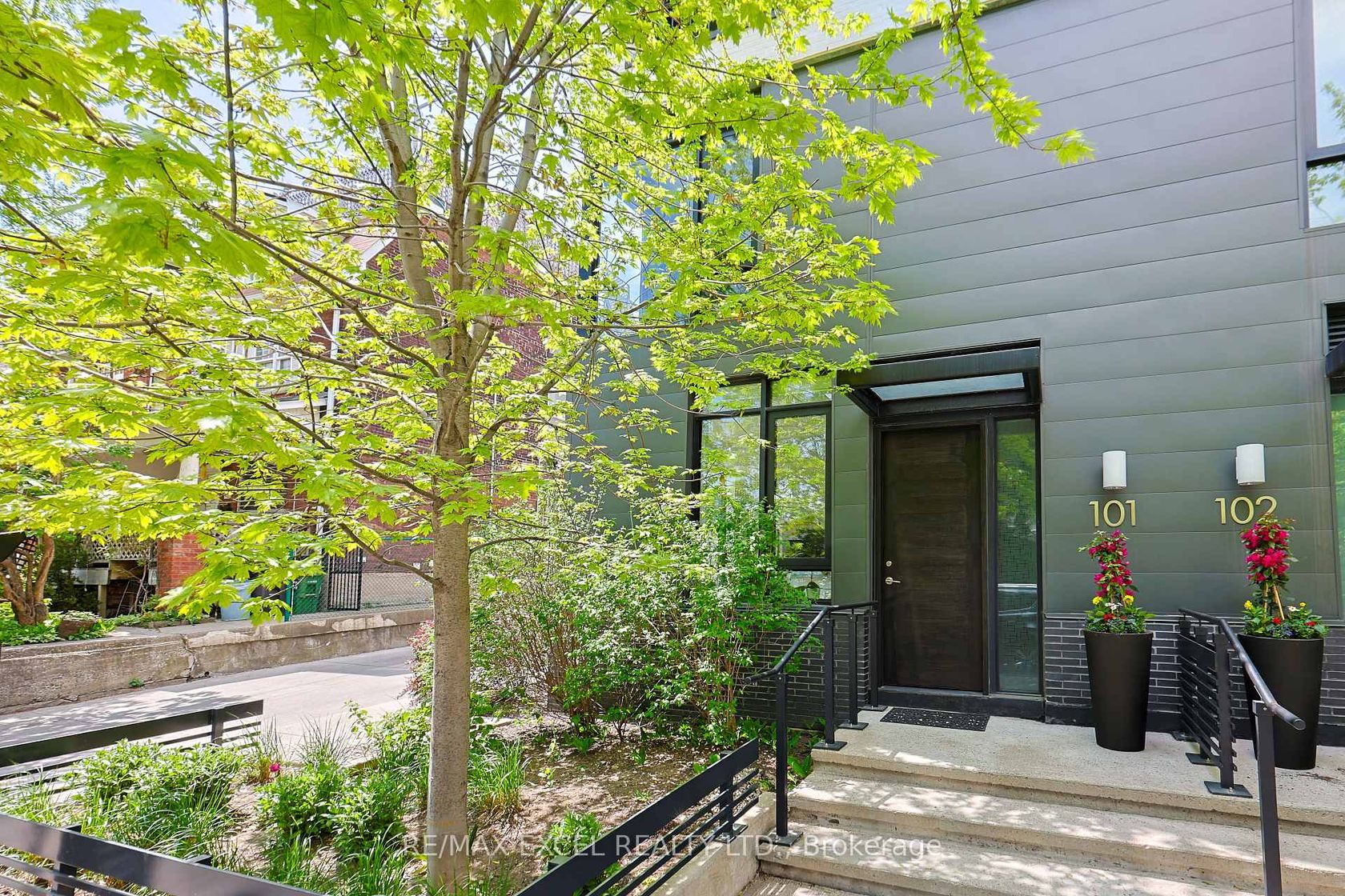 101 - 530 Indian Grove, Junction Area, Toronto 