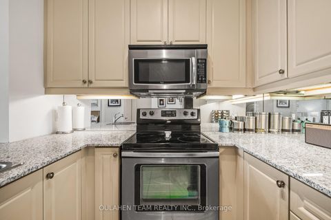 Photo 4 at 717 - 20 Bloorview Place, Don Valley Village, Toronto