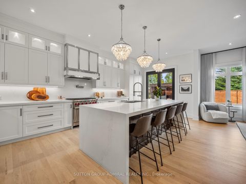 Photo 5 at 29 Kylemount Court, Patterson, Vaughan