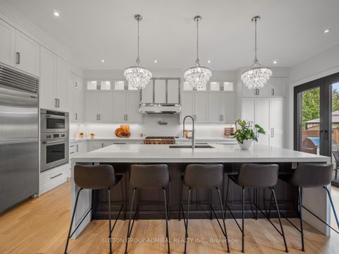 Photo 6 at 29 Kylemount Court, Patterson, Vaughan
