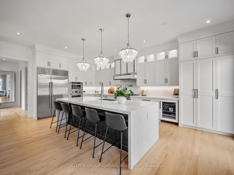 Photo 7 at 29 Kylemount Court, Patterson, Vaughan