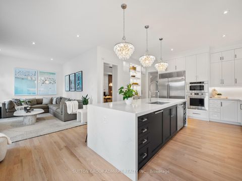 Photo 9 at 29 Kylemount Court, Patterson, Vaughan
