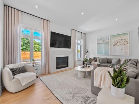 Photo 11 at 29 Kylemount Court, Patterson, Vaughan