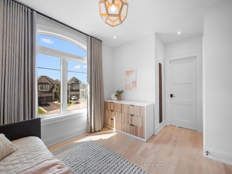 Photo 16 at 29 Kylemount Court, Patterson, Vaughan