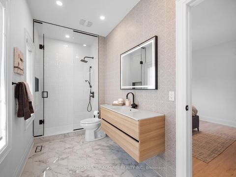 Photo 17 at 29 Kylemount Court, Patterson, Vaughan