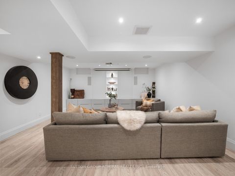Photo 32 at 29 Kylemount Court, Patterson, Vaughan