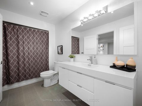 Photo 36 at 29 Kylemount Court, Patterson, Vaughan