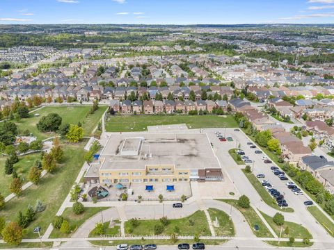 Photo 48 at 29 Kylemount Court, Patterson, Vaughan