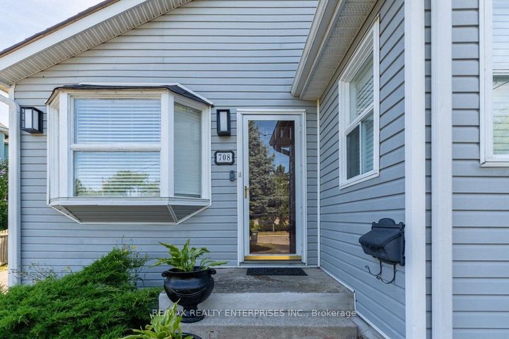 Photo 6 at 708 Montbeck Crescent, Lakeview, Mississauga