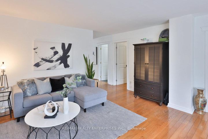 Photo 9 at 708 Montbeck Crescent, Lakeview, Mississauga