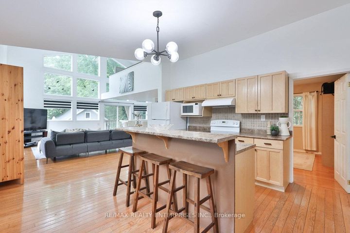 Photo 13 at 708 Montbeck Crescent, Lakeview, Mississauga