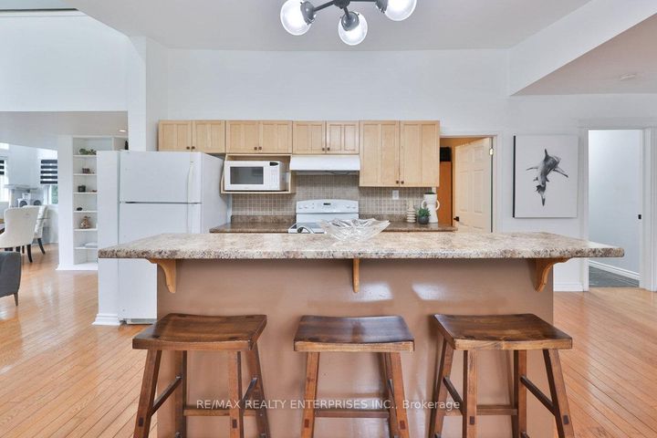 Photo 14 at 708 Montbeck Crescent, Lakeview, Mississauga