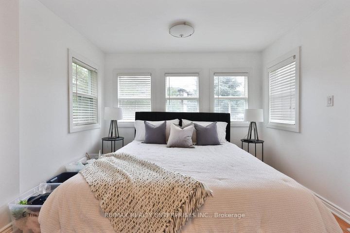 Photo 25 at 708 Montbeck Crescent, Lakeview, Mississauga