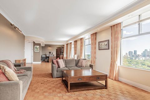 Photo 7 at 13 - 423 Avenue Road, St. Clair, Toronto