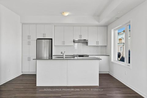 Photo 6 at 193 - 10 Lloyd Janes Lane, New Toronto, Toronto