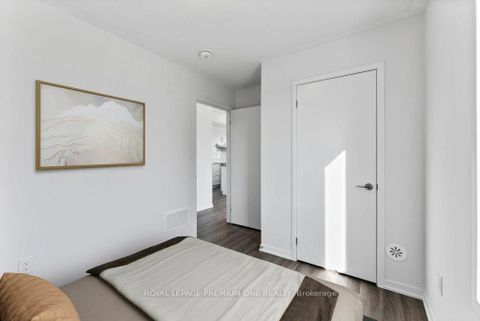 Photo 12 at 193 - 10 Lloyd Janes Lane, New Toronto, Toronto