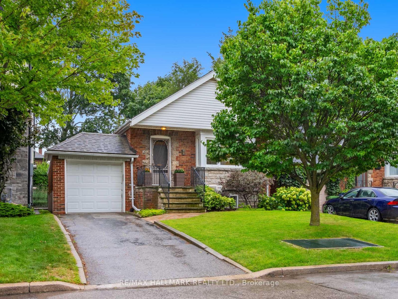 11 Briar Dale Boulevard, Cliffside, Toronto 