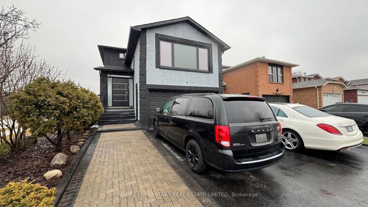 Photo 2 at 159 Richvale Drive S, Heart Lake East, Brampton