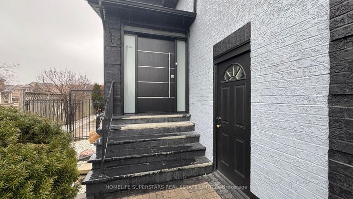 Photo 3 at 159 Richvale Drive S, Heart Lake East, Brampton