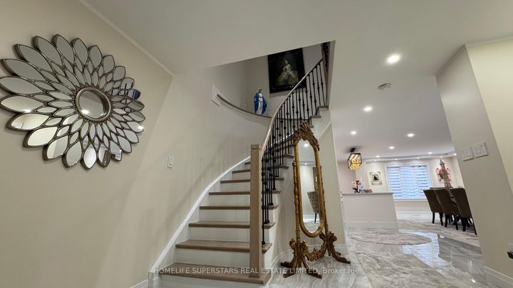 Photo 5 at 159 Richvale Drive S, Heart Lake East, Brampton