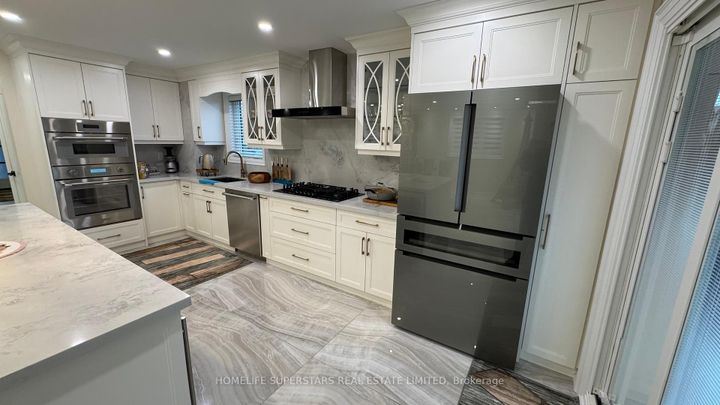 Photo 11 at 159 Richvale Drive S, Heart Lake East, Brampton