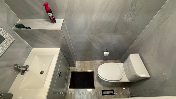 Photo 13 at 159 Richvale Drive S, Heart Lake East, Brampton