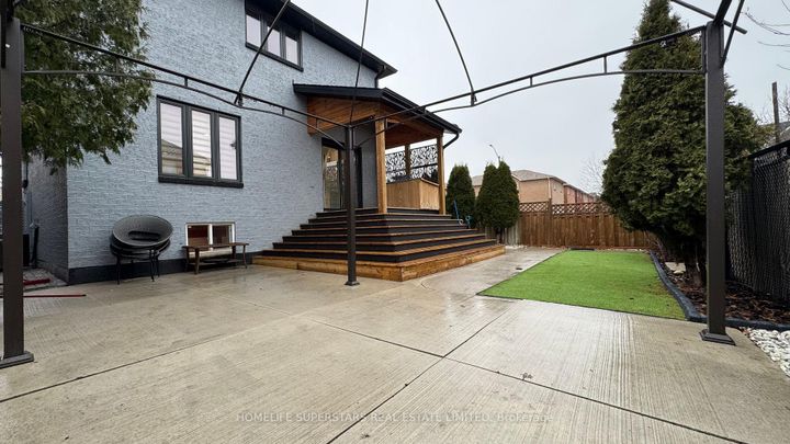 Photo 33 at 159 Richvale Drive S, Heart Lake East, Brampton