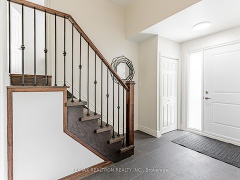Photo 1 at 4 Chater Court, Lawrence, Toronto