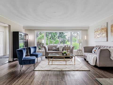 Photo 2 at 4 Chater Court, Lawrence, Toronto