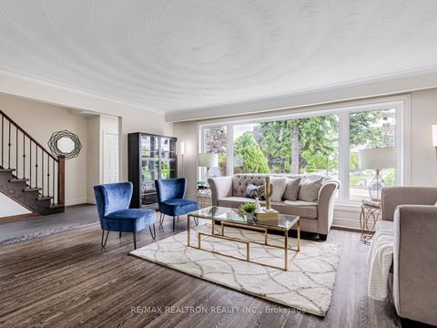 Photo 3 at 4 Chater Court, Lawrence, Toronto