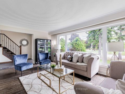 Photo 4 at 4 Chater Court, Lawrence, Toronto