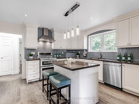 Photo 11 at 4 Chater Court, Lawrence, Toronto