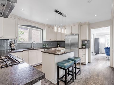 Photo 12 at 4 Chater Court, Lawrence, Toronto