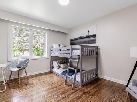 Photo 16 at 4 Chater Court, Lawrence, Toronto