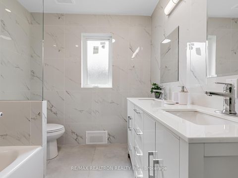 Photo 18 at 4 Chater Court, Lawrence, Toronto