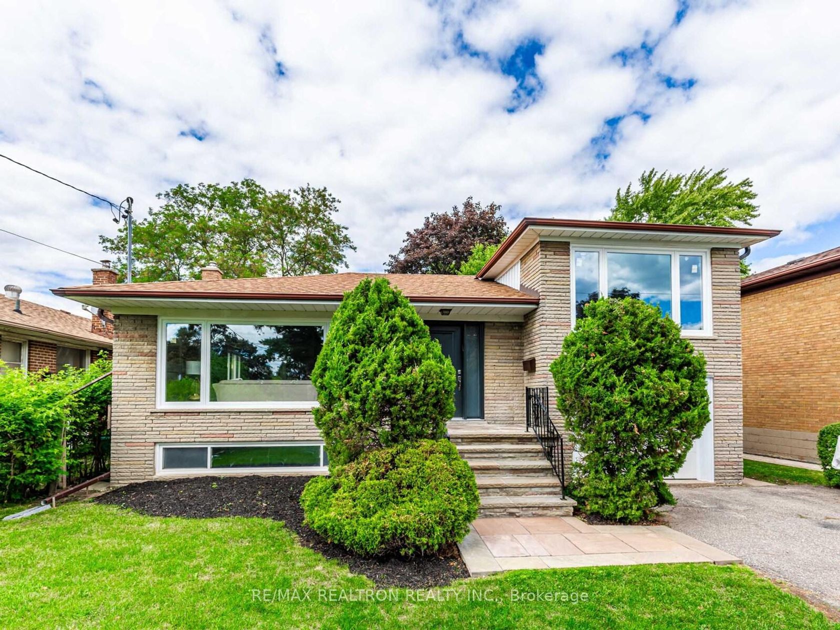 4 Chater Court, Lawrence, Toronto 