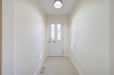 Photo 2 at 42 Crimson Mill Way, Windfields, Toronto