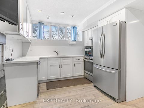 Photo 2 at 146 Weldrick Road W, North Richvale, Richmond Hill
