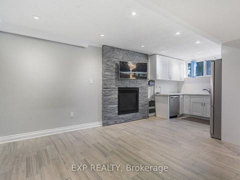Photo 3 at 146 Weldrick Road W, North Richvale, Richmond Hill