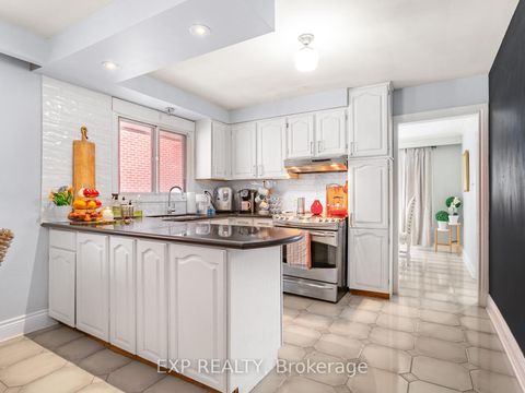 Photo 4 at 146 Weldrick Road W, North Richvale, Richmond Hill