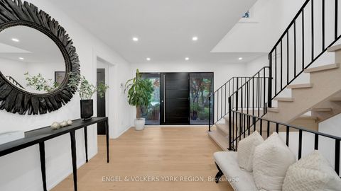 Photo 3 at 15 Silvergrove Road, Windfields, Toronto
