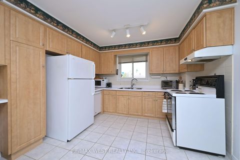 Photo 12 at 3 Henry Gate, Nobleton, King