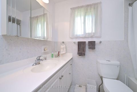 Photo 23 at 3 Henry Gate, Nobleton, King