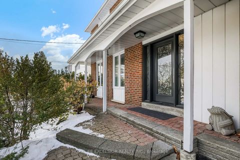 Photo 2 at 39 Davean Drive, Windfields, Toronto