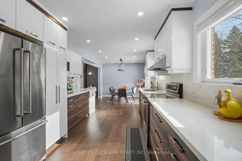 Photo 7 at 39 Davean Drive, Windfields, Toronto
