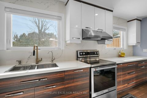 Photo 9 at 39 Davean Drive, Windfields, Toronto