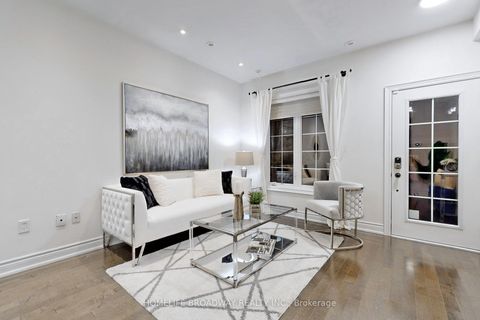 Photo 2 at 18 - 10 Hargrave Lane, York Mills, Toronto